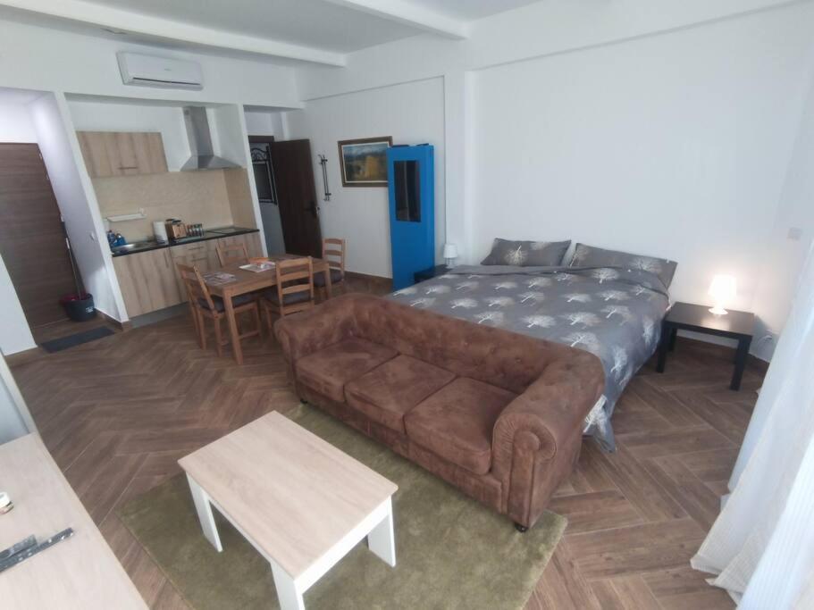 Mini Loft Apartment Becerril de la Sierra Luaran gambar